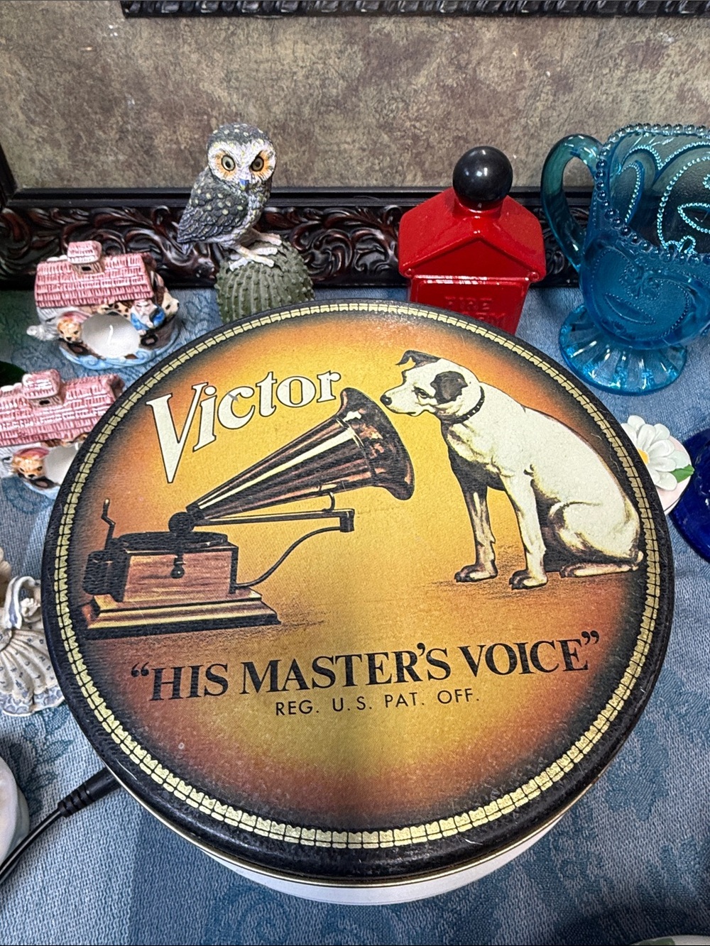 vintage Victor RCA "His Master's Voice" round tin featuring the iconic Nipper th